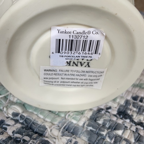 Yankee Candle Porcelain Tree Warmer - Picture 7 of 8